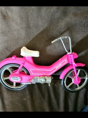 1983 Barbie Pink Mo-ped Scooter Toy 12x8 In